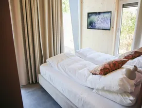 Luxury Oceanic Bungalow for 6 Guests - Image 4