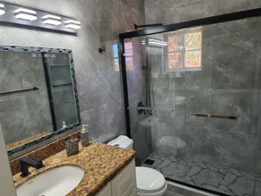 PENTHOUSE VIEW AND FLATS VACATION HOME (#1) - Image 4