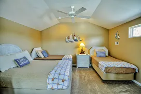8MM Lake view/cove fun! Great for groups-2 kitchens, 3 decks, 2 docks, Sleep 18! - Image 3