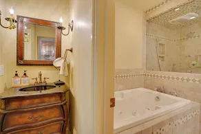 Cozy Abode w/ Yard ~ 1 Mi to Dtwn Summerville - Image 3