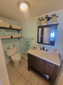 Beautiful lake side cottage - Image 2