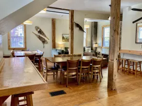 11 BR, 7 Bth, 1/2 mile to Okemo, Hot Tub, on Ski Shuttle, King Bed, Walk to Town - Image 4
