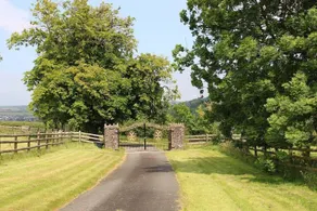 Romantic Rural Break In Countryside Castle Grounds Private Retreat Wizards Rest - Image 4