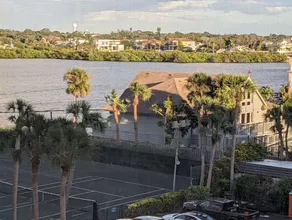 Grand accommodation on USA #1 Beach-Siesta Key - Image 3