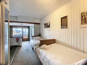 Living room with sofa bed, two beds in the entrance hall, open-plan kitchen with 2 hotplates and Nes - Image 5