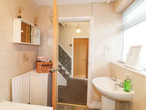 CEDAR COTTAGE, pet friendly, with a garden in Hollingwood - Image 4