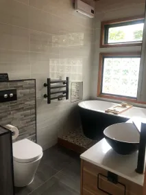 Warburton<br>4 bedroom house near all of Warburton attractions, right on the yarra - Image 3