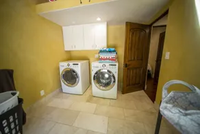 Tropical Villa. Pool & Hot Tub. 5 Minutes to Beach or Downtown! - Image 2