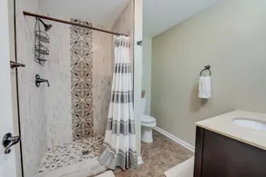 Recently Renovated 4BR 3BA Home - Image 2