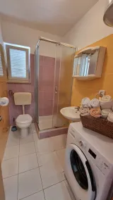 Holiday home for 6, 90 m² with private pool 40m² - Image 4