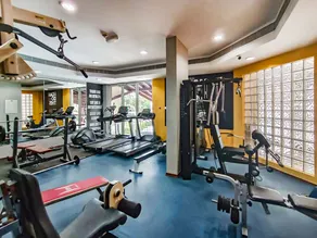 Serene 1 Bedroom - Lake Apartments Green Community - Image 2
