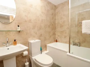 SPANISH BOATHOUSE, romantic, with a garden in Galmpton, Torbay - Image 3