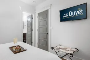 The Heart of Historic King St | Cooper Suite - Image 4