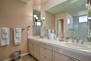 Elegant and spacious two-story suite near Palm Springs - Image 4