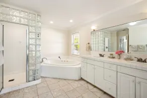Kai Nalu, Spacious, Beachfront Home, A/C - Image 2