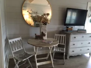 Cozy and comfortable one bedroom with kitchen and with pasture view. - Image 4