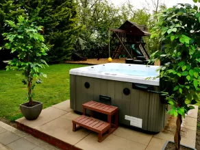 Deluxe 1 Bed Versace Hot Tub Sky TV Cinema Screen - Image 3