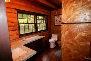 Five bedroom log cabin near Waipi'o Valley - Image 3