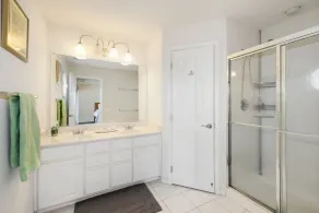 Luxurious coastal getaway w/ magnificent bay views, beach access, pool, & WIFI - Image 4