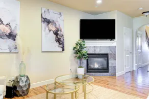 KING BED, new comfortable 4 bedroom home in Vancouver - Image 2