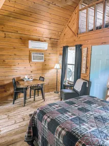 Rustic Cabin Overlooking Private 48 acre Bass Fishing Lake - Image 2