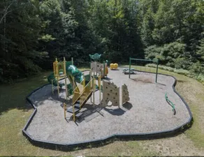 Warm and inviting, close to the best New England hiking and outdoor fun! - Image 2