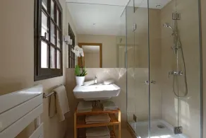 Big pool (19m) - large beds - noiseless AIRCON- fast internet-BBQ  - EV charger - Image 4