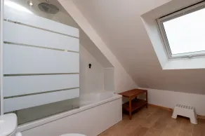 Ty Eole Spacious Family House for 10 with Private Terrace, Garden & Parking in Quiberon - Image 3