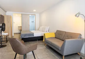 Urban Loft: Style and Comfort - Image 5