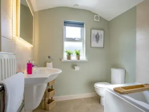 Amazing 2BR Townhouse in Fab District - Queens Uni - Pass the Keys - Image 2