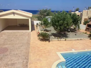Villa neuve avec piscine privée et vue panoramique sur les montagnes et la mer - Image 4