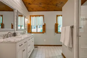 5 BR, 3 King Beds, Fire Pit, Hot Tub, Game room! Amazing Year Round Lake View!! - Image 3