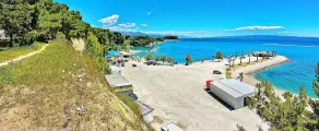 Beachfront apartment with balcony and parking - Image 4