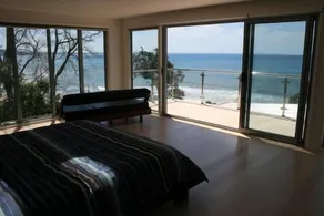 Sea Eagle Waterfront Beach House - Image 4