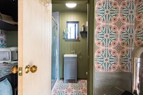 Ernest  -  a holiday let by Bloom Stays that sleeps 2 guests  in 1 bedroom - Image 3