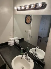 Upstairs 2 bedroom 2 bath overlooking to pool - Image 4