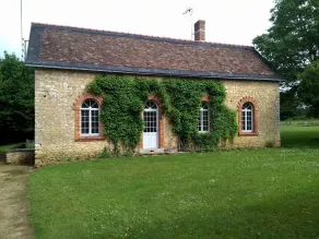 Charming Spacious Cottage with Fireplace, WiFi, and Large Garden Near Sarthe River - Image 5