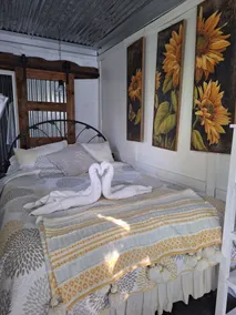 Kokomo Farms Tiny Eco/Artists Cabin off grid - Image 3