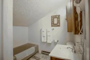 1Br: Studio Loft Ridgewood 59 Wood Fireplace, Washer and Dryer Full Kitchen - Image 3