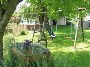 Spacious Apartment in Pracht near Forest - Image 2