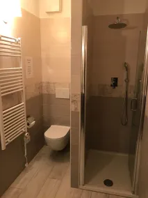 Restored 4/5 bedroom farmhouse with pool ,super fast WiFi contemporary interior - Image 4