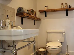1 bedroom accommodation in Brighstone - Image 2