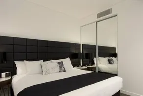 KOZYGURU | Chatswood | Luxury Studio | Walk to Chatswood Chase - Image 5