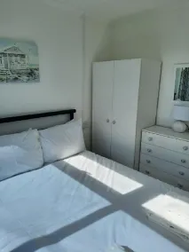Outstanding 3 Bedroom Chalet, walk to beach, nr Gt Yarmouth & Norfolk Broads - Image 4