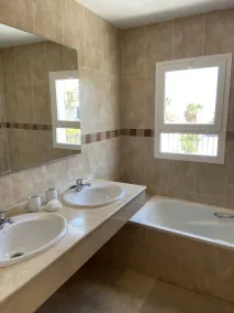 A stunning villa in Riviera del Sol just a 7 minute stroll to the beach & bars - Image 2