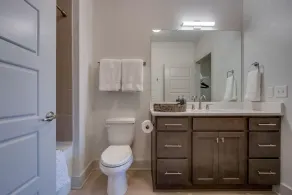 New East Nash - King Bed Short Drive to Dwntwn - Image 3