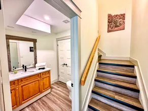 Beautiful tranquil centrally located condo - Image 4