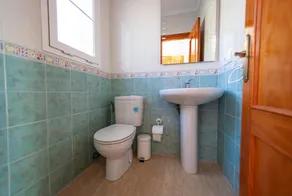 Apartamento con jardín, barbacoa y terraza - Image 3