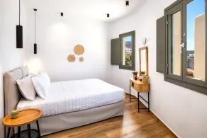 Stylish two bedroom apartment with outdoor Hot Tub and private parking - Image 5
