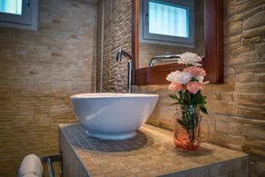Holiday Home 'Isabel' with Shared Pool, Garden & Wi-Fi - Image 3
